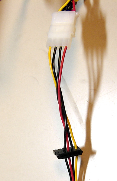 継ぎ足したSATA電源コネクタ